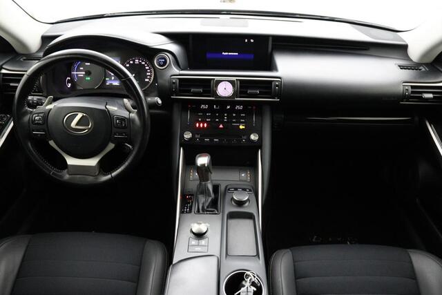 Lexus IS 300h Hybrid Business Line | Stoelverwarming | Regensensor | Achteruitrijcamera