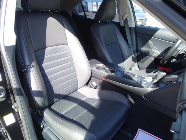 Lexus IS 300h Hybrid Business Line Automaat, Navigatie, Multimedia, Airco/ECC, CruiseControl, Multifunctioneel stuur, Parkeersensoren, LM-Velgen