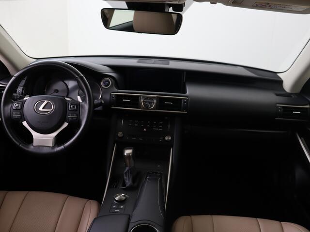 Lexus IS 300h Hybrid Edition 30 | Premium Navigatie | Safety System | Parkeersensoren | Schuifkanteldak |
