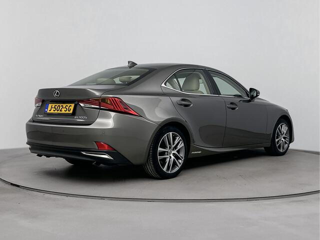Lexus IS 300h Hybrid Business Line Pro | Adaptive Cruise Control | Stoelverwarming | Navigatie |