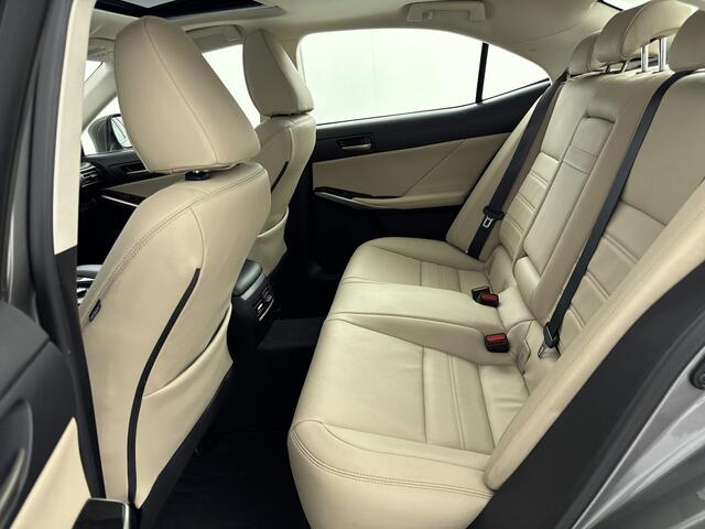 Lexus IS 300h Hybrid Business Line Pro | Adaptive Cruise Control | Stoelverwarming | Navigatie |