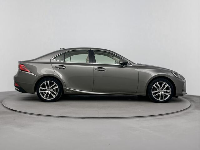 Lexus IS 300h Hybrid Business Line Pro | Adaptive Cruise Control | Stoelverwarming | Navigatie |