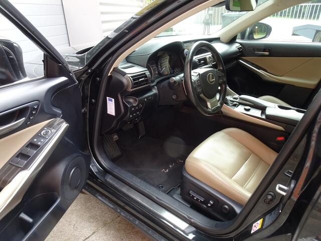 Lexus IS 300h Luxury Facelift *Quad LED/Mark L/ACC/Stoelkoeling/Stuurverw