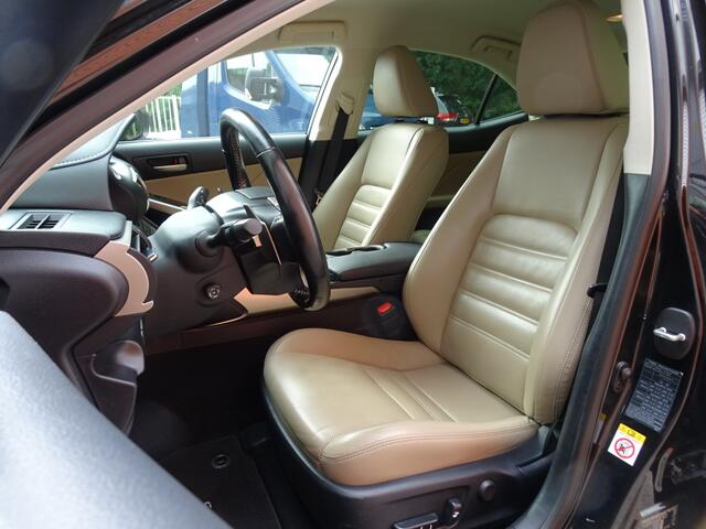 Lexus IS 300h Luxury Facelift *Quad LED/Mark L/ACC/Stoelkoeling/Stuurverw