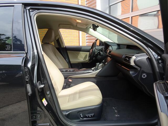 Lexus IS 300h Luxury Facelift *Quad LED/Mark L/ACC/Stoelkoeling/Stuurverw