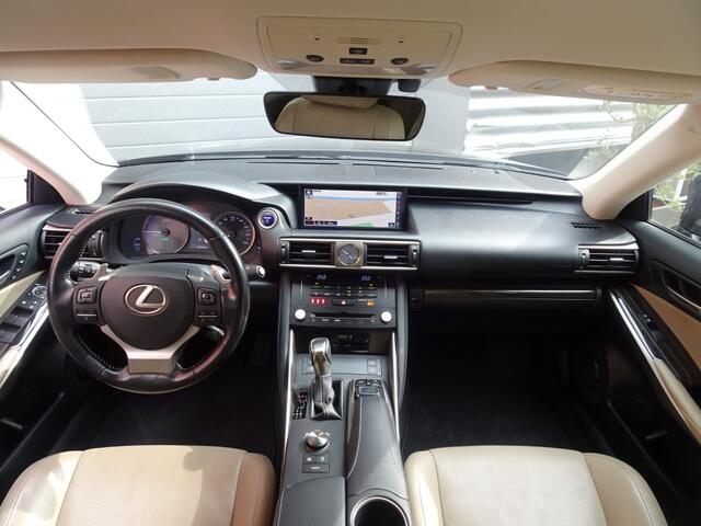 Lexus IS 300h Luxury Facelift *Quad LED/Mark L/ACC/Stoelkoeling/Stuurverw