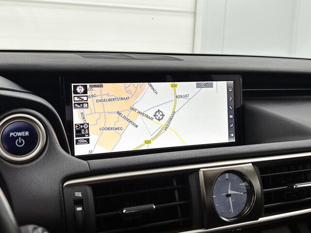 Lexus IS 300h Hybrid Business Line Pro | Parkeersensoren | Half lederen bekleding | Navigatie |