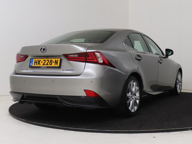 Lexus IS 300h 25th Edition | Stoelverwarming | Parkeersensoren | Navigatie |
