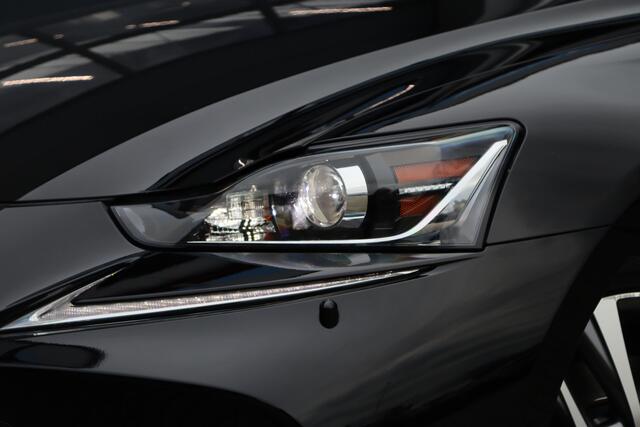 Lexus IS 300h Hybrid Business Line | Camera | Schuif/Kantel | Winterpakket |