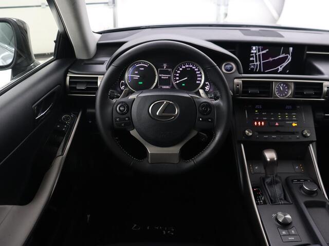 Lexus IS 300h Sport Edition | Full LED | Stoelverwarming | Half leder | Camera | Navigatie | Elektrische stoelen | Climate control