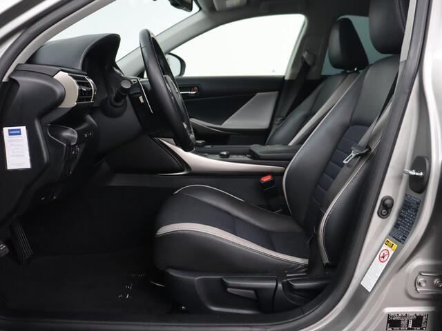 Lexus IS 300h Sport Edition | Full LED | Stoelverwarming | Half leder | Camera | Navigatie | Elektrische stoelen | Climate control