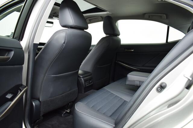 Lexus IS 300h Hybrid Business Line Pro | Schuifdak o Dealeronderhouden