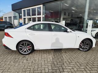 lexus-is-300h-hybrid-f-sport-line-