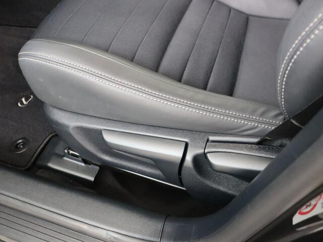 Lexus IS 300h Hybrid Business Line | Navigatie | Dual Climatecontrol | Parkeercamera |