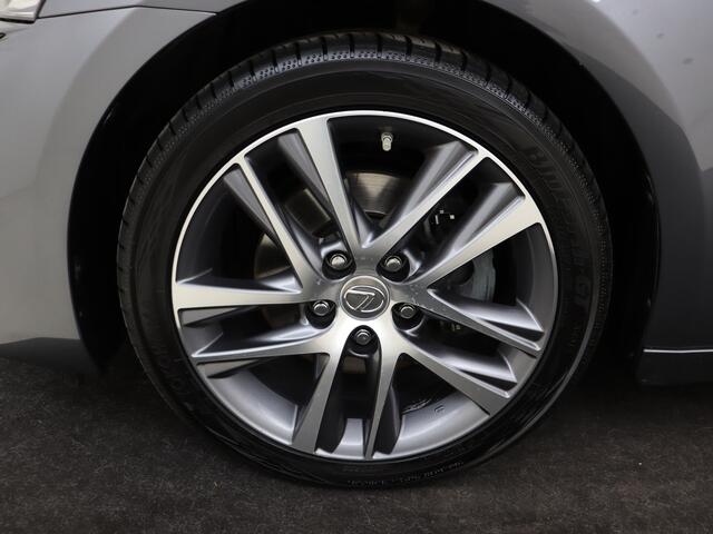 Lexus IS 300h Hybrid Edition 30 | Premium Navigatie | Safety System | Parkeersensoren | Schuifkanteldak | Lexus-paasweekend