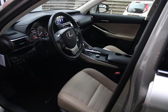 Lexus IS 300h Hybrid Business Line Pro Carplay/Android Auto, Adaptieve Cruise & Climate Control, Parkeersensoren Voor & Achter