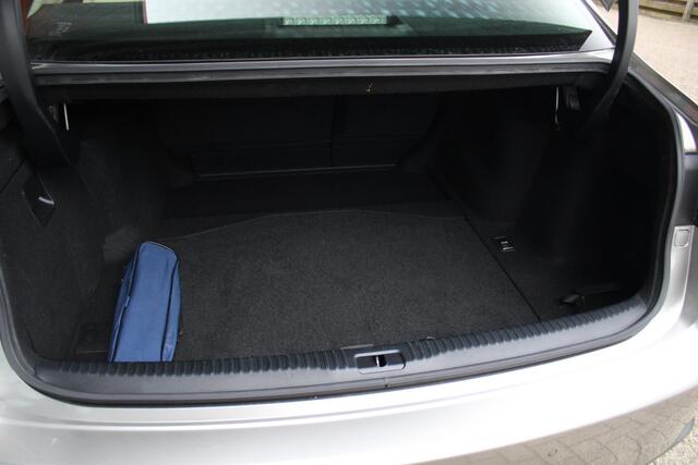 Lexus IS 300h Hybrid Business Line Pro Carplay/Android Auto, Adaptieve Cruise & Climate Control, Parkeersensoren Voor & Achter