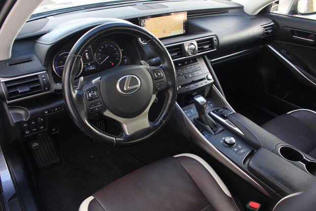 Lexus IS 300h Hybrid Luxury Line Premium I Open dak I Mark Levinson I Premium navi
