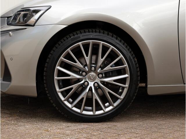 Lexus IS 300h Hybrid Luxury Line | Mark Levinson | Stoelventilatie | Matrix LED