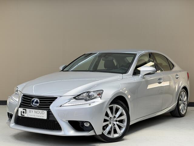 Lexus IS 300h Business Line, 180Pk, 2017, 2de eigenaar, Volledig leder, Dealer onderhouden, Stoelverwarming, Elektrische stoelen, Climate control, Camera, Navigatie,