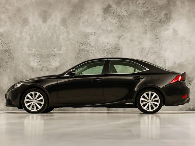 Lexus IS 300h Hybrid Business Sport Automaat 223Pk (NAVIGATIE, CAMERA, CLIMATE, SPORTSTOELEN, LM VELGEN, NIEUWE APK, NIEUWSTAAT)