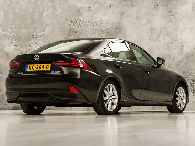 Lexus IS 300h Hybrid Business Sport Automaat 223Pk (NAVIGATIE, CAMERA, CLIMATE, SPORTSTOELEN, LM VELGEN, NIEUWE APK, NIEUWSTAAT)