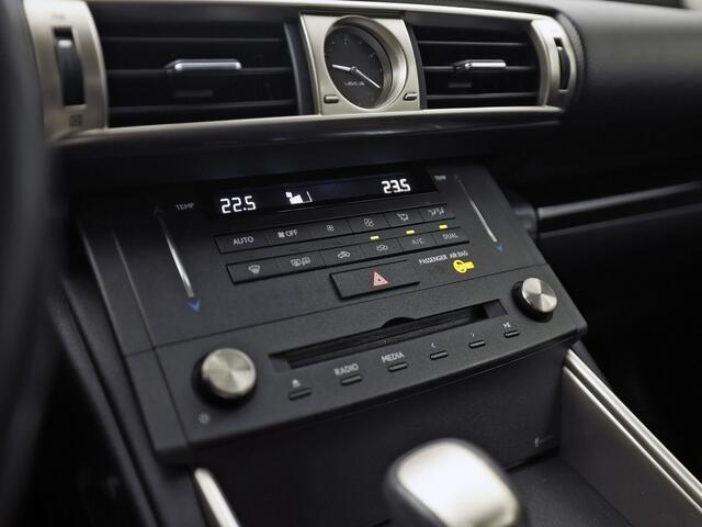 Lexus IS 300h Hybrid Business Sport Automaat 223Pk (NAVIGATIE, CAMERA, CLIMATE, SPORTSTOELEN, LM VELGEN, NIEUWE APK, NIEUWSTAAT)