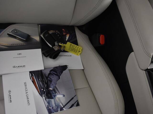 Lexus LBX Elegant | Leder interieur | Electr. Achterklep | Parkeersensoren