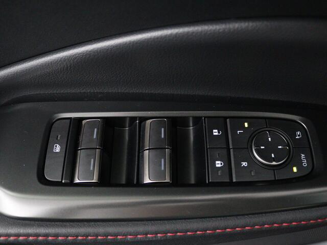 Lexus LBX Emotion 2WD | Premium Pak | Trekhaak afneembaar | Bi-Tone |