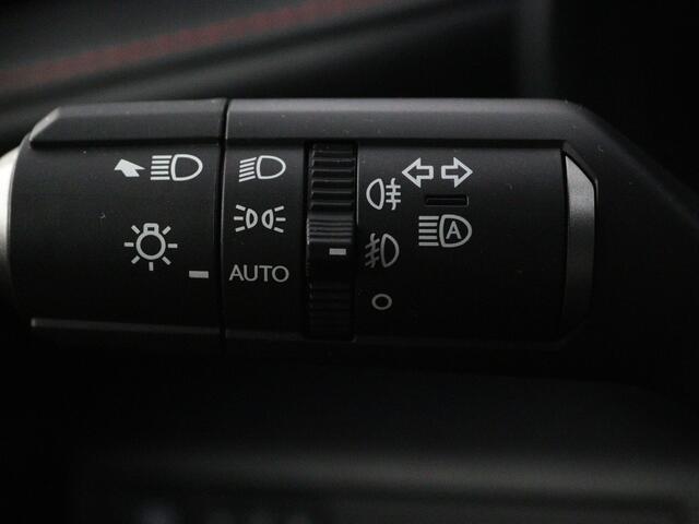 Lexus LBX Emotion 2WD | Premium Pak | Trekhaak afneembaar | Bi-Tone |