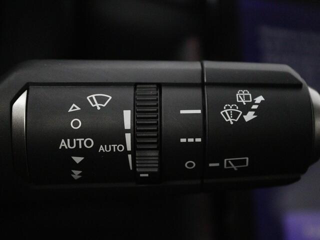 Lexus LBX Emotion 2WD | Premium Pak | Trekhaak afneembaar | Bi-Tone |