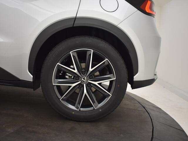 Lexus LBX Hybrid Emotion Bi Tone | Tech Pack | BLS