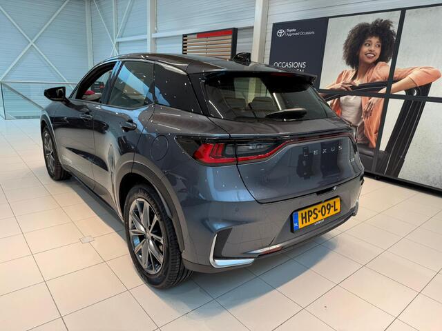 Lexus LBX Elegant 2WD