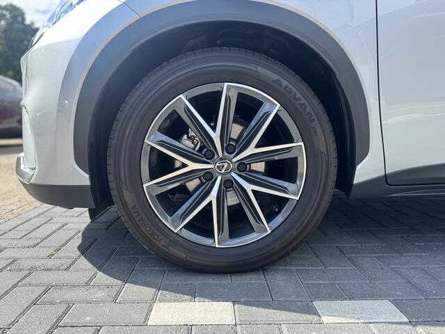 Lexus LBX Emotion Bi-Tone 2WD Dodehoekdetectie, Elektrische achterklep, Lederen bekleding , All-in Rijklaarprijs