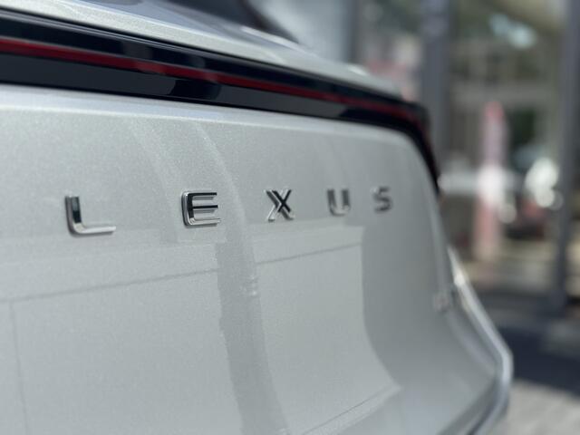 Lexus LBX Emotion Bi-Tone 2WD Dodehoekdetectie, Elektrische achterklep, Lederen bekleding , All-in Rijklaarprijs