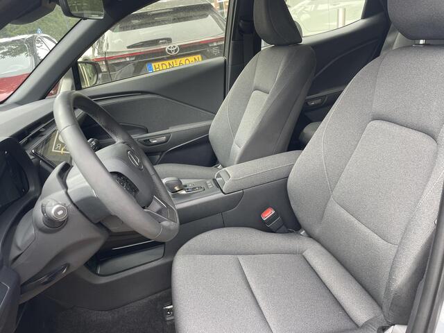 Lexus LBX Business Line Pro 2WD | Dodehoek detectie | Stuur- & Stoelverwarming | Navigatie | Parkeersensoren