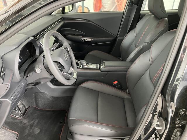 Lexus LBX Elegant 2WD | Techpack |