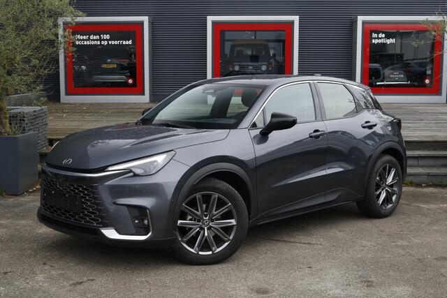 Lexus LBX Relax 2WD Advanced Pakket | Mark Levinson | HUD | 360 camera |