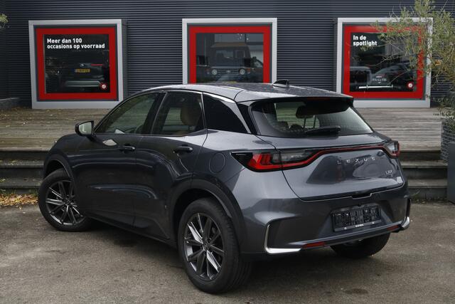 Lexus LBX Relax 2WD Advanced Pakket | Mark Levinson | HUD | 360 camera |