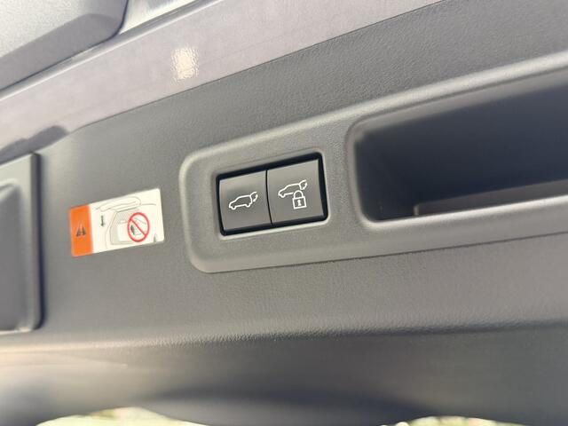 Lexus LBX Emotion Bi-Tone 2WD Dodehoekdetectie, Elektrische achterklep, Lederen bekleding , All-in Rijklaarprijs