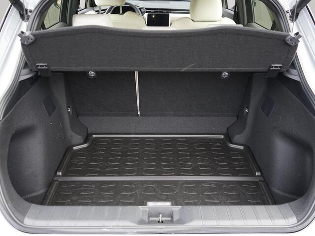 Lexus LBX Cool 2WD Dealeronderh. / Tech Pack / Lederen Bekleding / Digitaal display / Elektr. Achterklep / Stoelverwarming / Keyless / Led / Camera