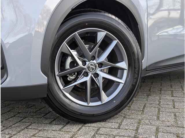 Lexus LBX Business Line 2WD | Comfort + Safety Pack | Stoel- stuurverwarming | BSM | PDC V+A | ACC | Camera