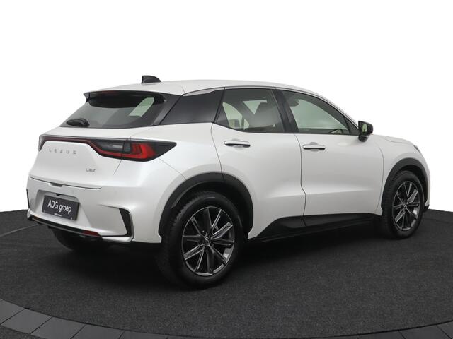 Lexus LBX Elegant 2WD | Tech Pack | Elektrisch bedienbare achterklep | Stoelverwarming | Parkeersensoren