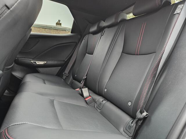 Lexus LBX LBX 1.5 Hybrid Emotion (FWD)