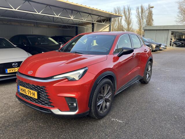 Lexus LBX Elegant 2WD , Automaat, Advanced pakket, Leder, Adap.Cruise, 360 Camera, Stoel/Stuurverwarming, Apple Carplay, Android Auto, Park Assist, LMV 18 Inch, HUD, PDC, LKA, BSM