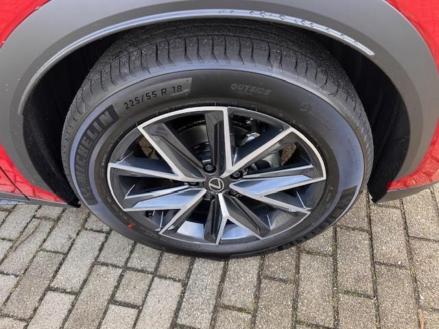 Lexus LBX Emotion 2WD