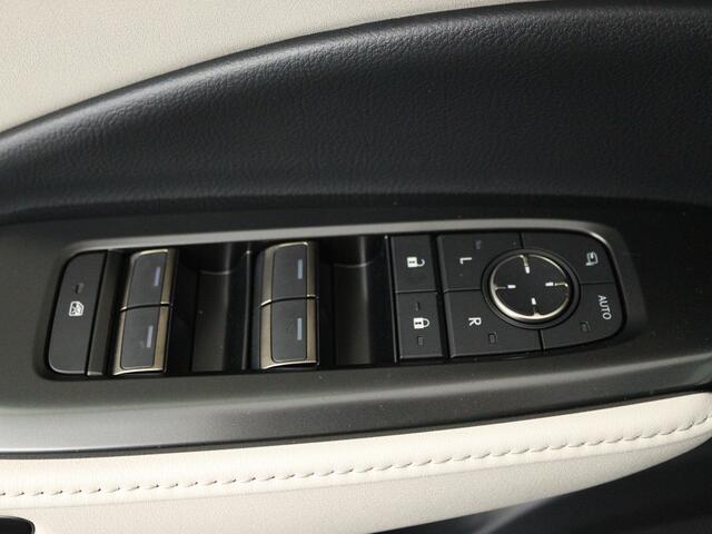 Lexus LBX Elegant 2WD