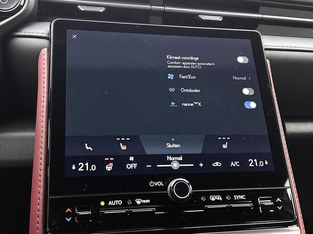 Lexus LBX 35th Edition | Bi-Tone Premium Metallic | 18" Mat Zwarte Velgen | Dark Rose Interieur |