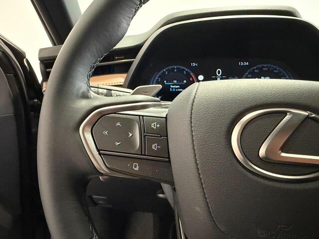 Lexus LBX Relax 2WD | Dodehoek detectie | Electrisch bedienbare achterklep | Cognac kleurig leder |