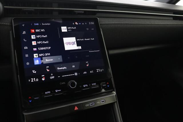 Lexus LBX Business Line 2WD | Parkeersensoren | Apple Carplay / Android Auto | Dodehoekdetectie | Cruise control adaptief | stoel/stuurverwarming |